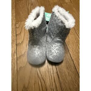 Stride Rite 12-18 month crib booties. Leopard print. NWT!